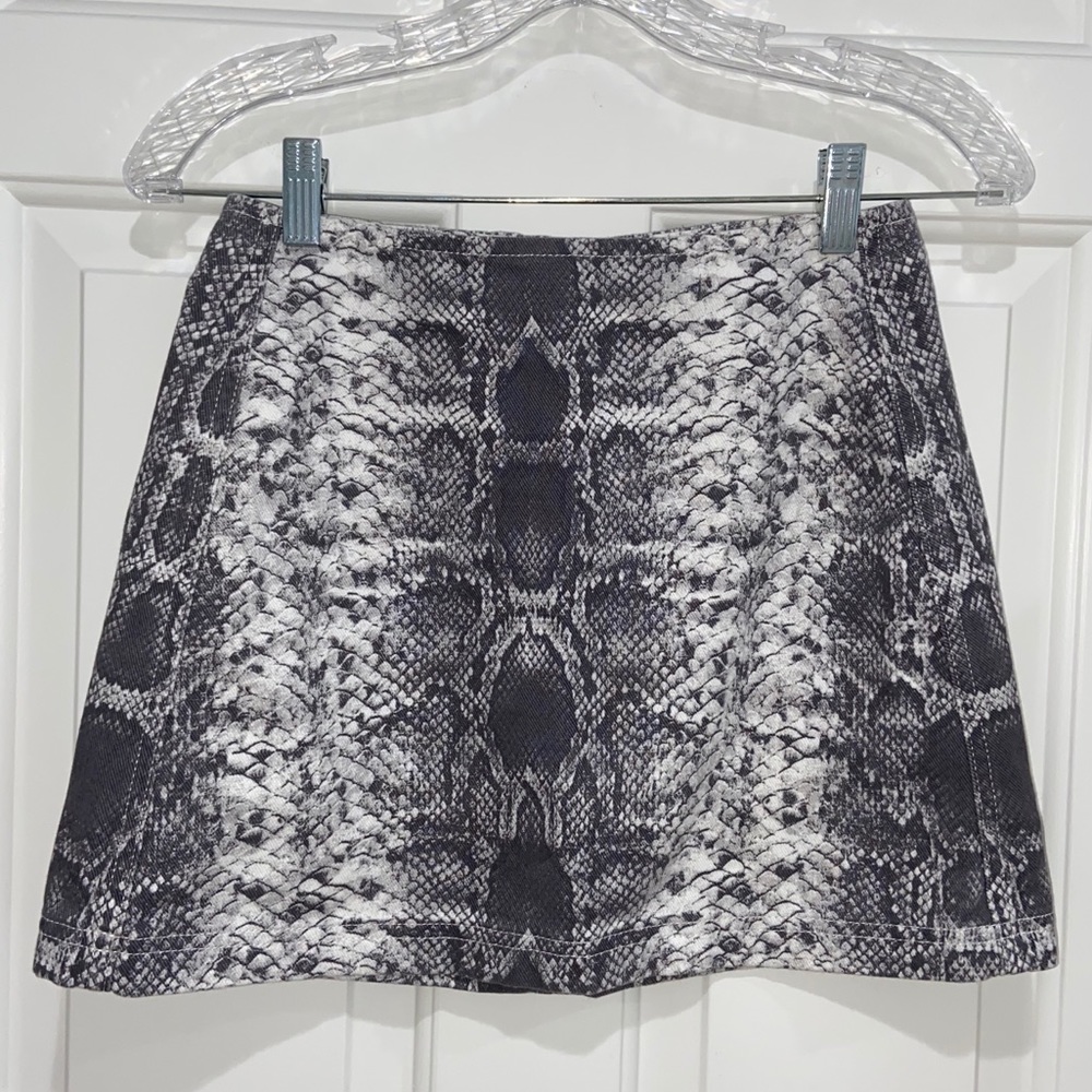 NWT BDG Grey and White Snakeskin Mini Skirt